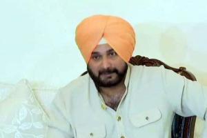 पाक दौरे पर सिद्धू की सफाई, मोदी ने भी शपथ में नवाज को बुलाया था