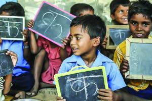 साक्षरता के साथ ज्ञान एवं कौशल विकास भी जरूरी