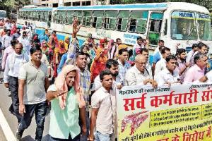 प्रदेशभर में एस्मा लगने के बावजूद भी कर्मचारियों में आक्रोश, दी गिरफ्तारियां
