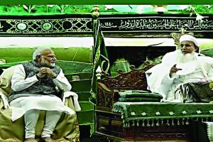 मोदी इंदौर में बोहरा समुदाय की मस्जिद में पहुंचे