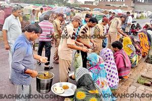 नहीं जले चूल्हे तो दौड़े चले आए सेवादार
