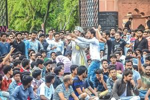 जेएनयू की राह पर एएमयू