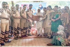 डेरा श्रद्धालुओं ने 16 जरूरतमन्दों को बांटा राशन