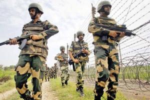 कश्मीर: कुलगाम में सुरक्षाबलों ने 3 आतंकि