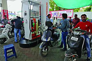 पेट्रोल और डीजल की कीमतों में गिरावट