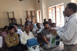 कठपुतली, वाहनों पर लगे बैनर मतदाता जागरूकता का दे रहे है संदेश