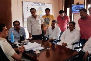 टाउन थाना प्रभारी से मिले शहर के व्यापारी