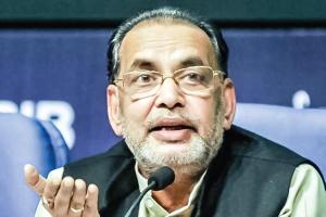 मंत्री और मंत्रालय के अलग-अलग बयान