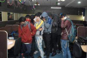 कॉल सेंटर से ठगी करने वाले 37 लोग गिरफ्तार