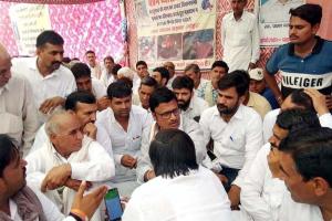 शव के साथ रात भर डटे रहे, एसपी फिर पहुंचे समझाइश करने