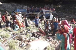 जम्मू कश्मीर: किश्तवाड़ में गहरी खाई में गिरी मिनी बस, 10 लोगों की मौत, 7 घायल