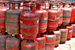 आज से 100 रुपये सस्ता हुआ घरेलू रसोई गैस सिलेंडर
