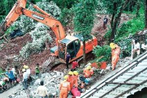 मौत की इमारतें और लापरवाह प्रशासन