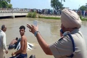 स्टेयरिंग जाम होने से नहर में गिरी कार, एक ही परिवार के छह लोगों की मौत