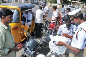 मोटर व्हीकल एक्ट से बढ़ता विवाद