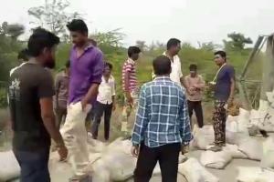कोटा से हनुमानगढ़ जा रहा सीमेंट से भरा ट्रोला नेशनल हाइवे पर पलटा
