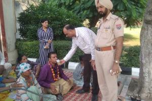 कैंसर पीड़ितों ने मांगों को लेकर मैडीकल कॉलेज समक्ष लगाया धरना