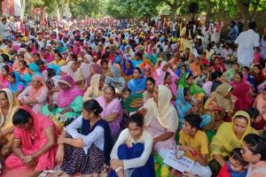 बठिंडा : वित्त मंत्री का हलके में ठेका कर्मचारियों ने काटा बवाल