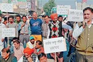 केंद्र की नीतियां देश के लिए घातक, कांग्रेसियों ने किया प्रदर्शन