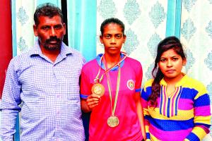 गुरदासपुर : राज्य स्तरीय खेलों में रैसलर दीक्षा ने दूसरी बार जीता गोल्ड मैडल