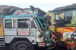 कोहरा बना काल, 20 वाहन टकराए, दो की मौत