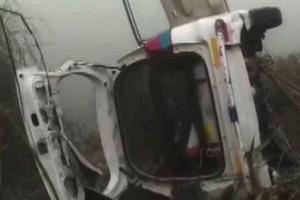 कार नहर में गिरी, छह की मौत