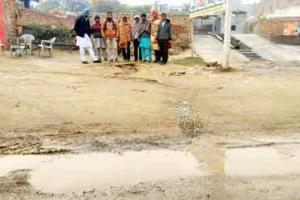 पेयजल लाइन लीकेज लोगों के लिए बनी जी का जंजाल