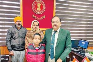 फिरोजपुर : डीसी ने दिव्यांग बच्चे की स्कूल फीस करवाई माफ
