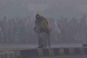 रिकॉर्ड तोड़ सर्दी से ठिठुरी दिल्ली, लोग बेहाल