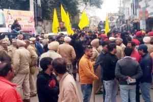 CAA: लखनऊ में बंद बेअसर ,बाकी जगह आंशिक बंदी