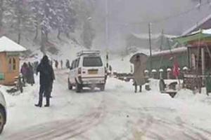 हिमाचल में गत तीन दिनों से लगातार हिमपात