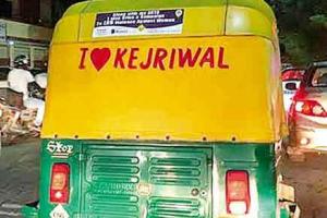 ‘आई लव केजरीवाल’ स्टीकर पर कटा 10 हजार का चालान