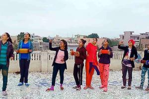 मकर सक्रांति के पर्व पर सुबह से ही पतंगबाजी रही परवान पर
