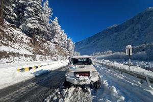 मनाली में पटरी से उतरी जिदंगी