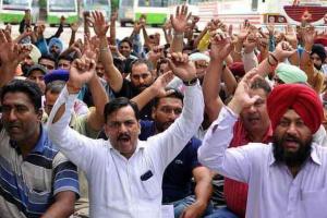 ट्रेड यूनियनों की राष्ट्रव्यापी हड़ताल से थमा जनजीवन