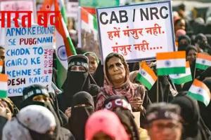 CAA, और NRC  के खिलाफ भारत बंद, मुंबई में रोकी ट्रेन
