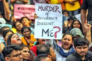 विरोधी राजनीति में दब रहे जनता के मुद्दे