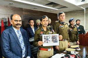 पाक की साजिश बेनकाब, ड्रोन से भेजे हथियार बरामद, एक जवान सहित तीन गिरफ्तार