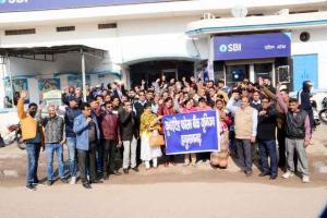 वेतन बढ़ोत्तरी की मांग को लेकर बैककर्मियों की हड़ताल जारी