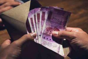 मनीष सिसोदिया का ओएसडी रिश्वत लेते गिरफ्तार