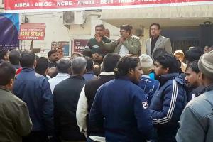 मांगें पूरी नहीं तो एक अप्रैल से अनिश्चिकालीन हड़ताल