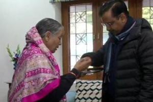 Delhi Elections 2020: मतदान शुरू, बूथों पर लगी लंबी कतार
