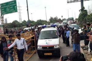शाहीन बाग के प्रदर्शनकारियों ने नोएडा-फरीदाबाद जाने वाला एक रास्ता खोला