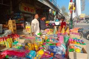 होली पर्व। 2019 के मुकाबले रंग गुलाल की बिक्री कम