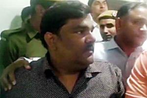 Delhi violence: अंकित शर्मा की हत्या का आरोपी ताहिर हुसैन गिरफ्तार