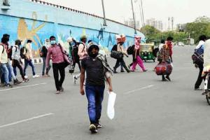 ‘‘था तुझे गुरूर खुद के लम्बे होने का ऐ सड़क, गरीब के हौंसले ने तुझे पैदल ही नाप दिया…’’