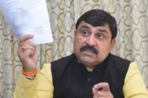बर्खास्त पीटीआई संघर्ष समिति ने विधायक कुंडू को सौंपा ज्ञापन