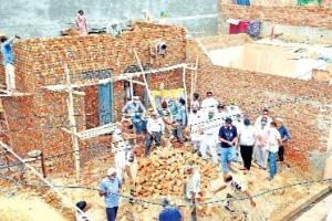 पक्की छत्त मिली तो विधवा के छलके खुशी के आंसू