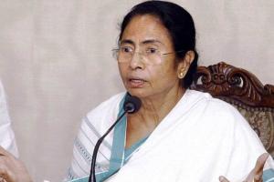 ममता की केन्द्र से नीट, जेईई परीक्षा स्थगित करने की अपील