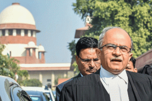 प्रशांत भूषण पर उच्चतम न्यायालय की अवमानना मामले पर एक रूपये जुर्माना, जुर्माना नहीं भरने पर वकालत पर तीन साल की रोक